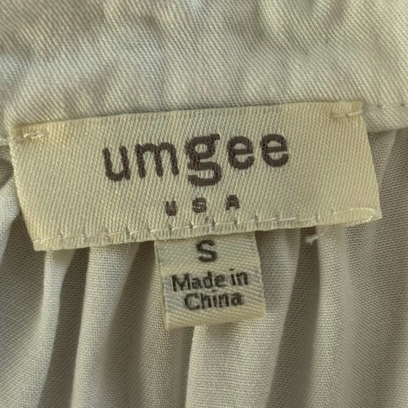 ⭐️ SOLD ⭐️ Umgee Bohemian Floral Embroidered Off Shoulder Top Size Small White - Picture 9 of 10